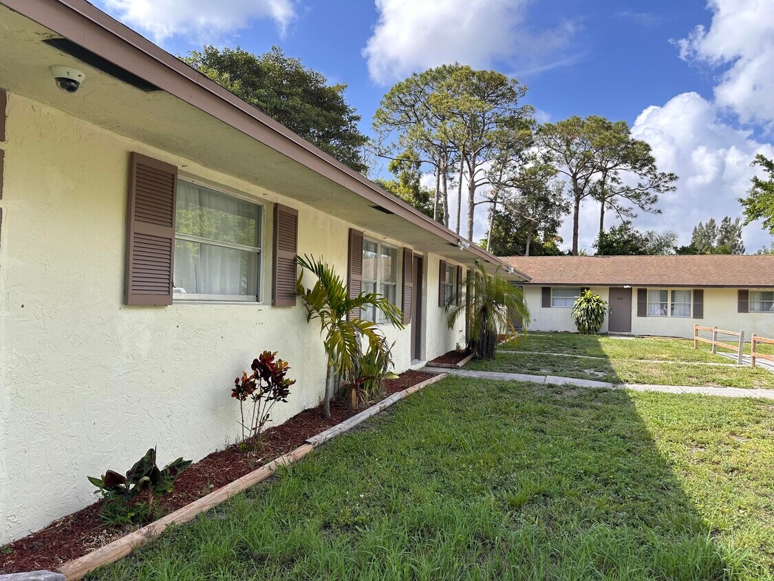 Primary Photo - 732 Neil Rd