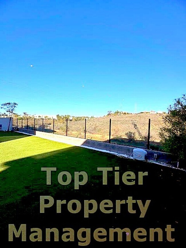 Foto del edificio - Beautiful & Modern 3 bed/ 3.5 bath/ 2,029 Sqft Condo with amazing Views in Carroll Canyon- Availa...