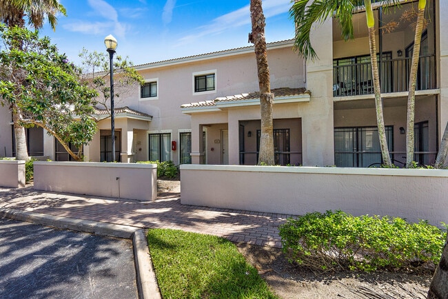 Building Photo - 2803 Sarento Pl
