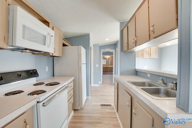 Foto del edificio - 156 Kinney Rd