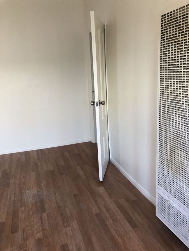 Foto del edificio - 2452 9th St