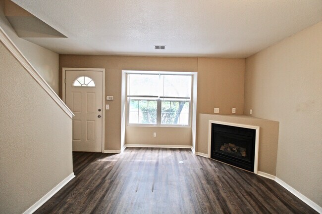 Building Photo - 1348 NE 39th St