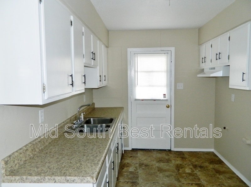 Building Photo - 1913 Willow Wood Ave