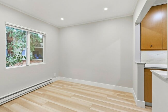 Foto del edificio - Move-In Ready 2 Bedroom/1 Bathroom Condo in The Heart of Mountain View!
