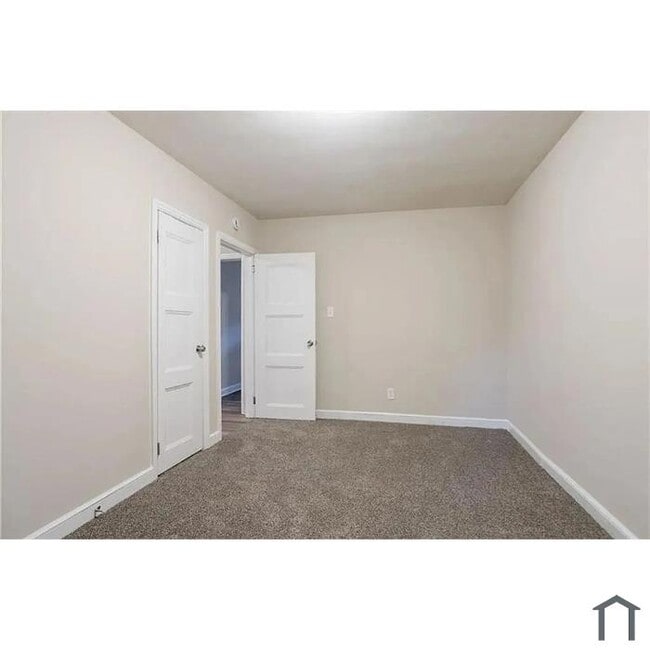 Building Photo - Spring