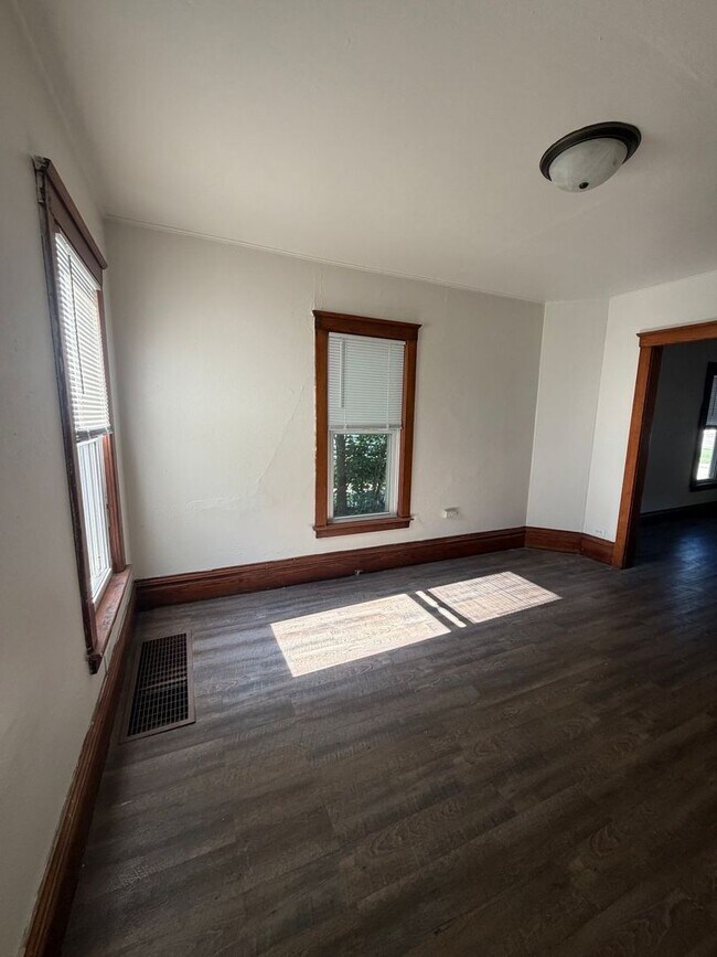 Foto del edificio - 733 Garfield Ave