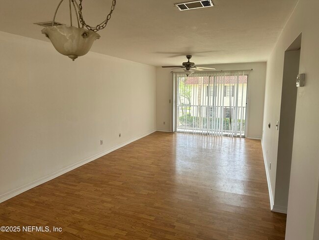 Building Photo - 1647 El Camino Rd