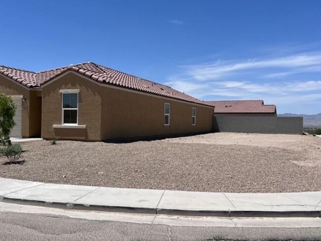 Building Photo - 4 BR NEW with  Huge front and rear fenced ...