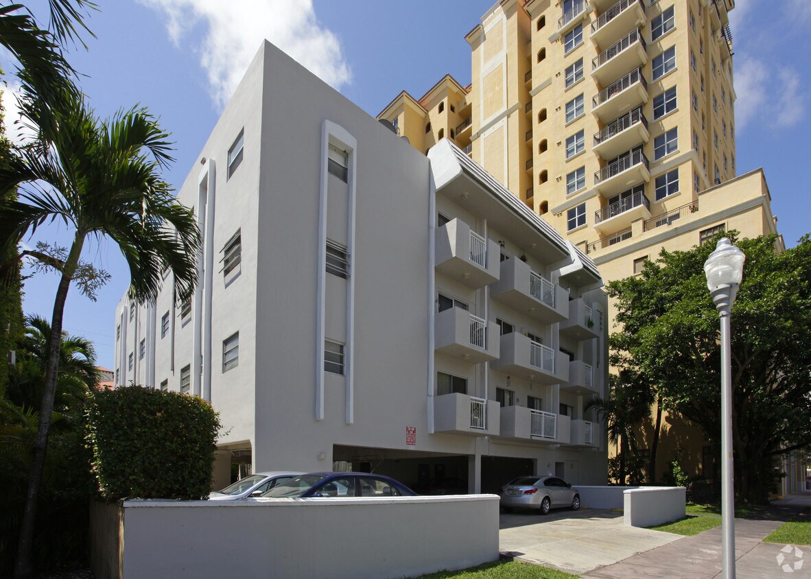 Building Photo - 130 Mendoza Ave