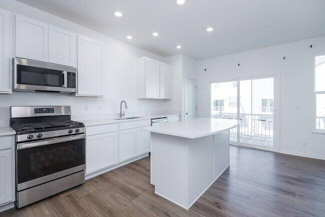 Building Photo - 1049 Atterberg Rd