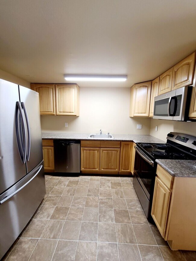 Foto del edificio - Totally remodeled. Impressive, open floor ...