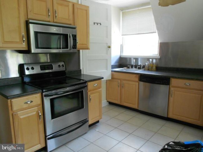 Foto del edificio - 375 Exeter Rd