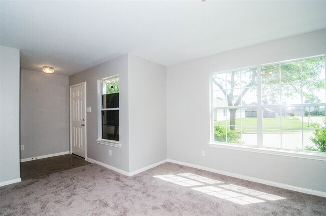 Building Photo - 6415 Mountain Pines Ln