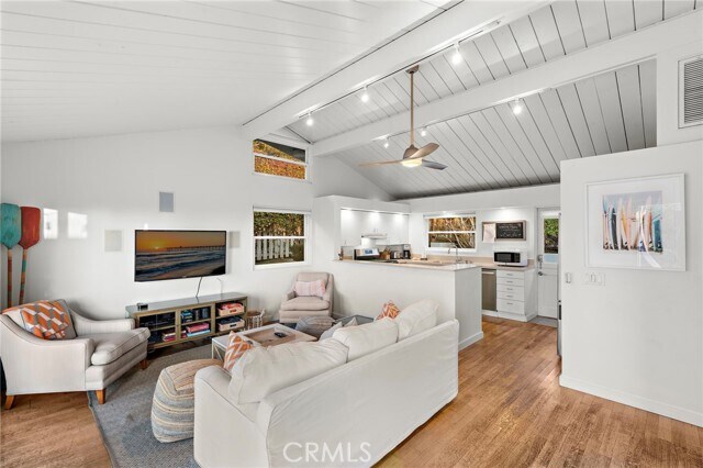 Foto del edificio - 595 Bluebird Canyon Dr