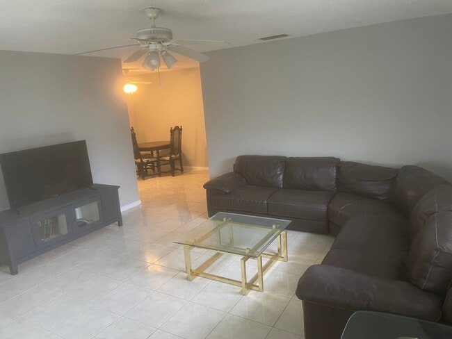 Photo - 255 SW 7th St (Boca Raton, FL) Apartment