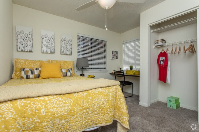4HAB, 2BA - 1214SF - The Redland Apartments