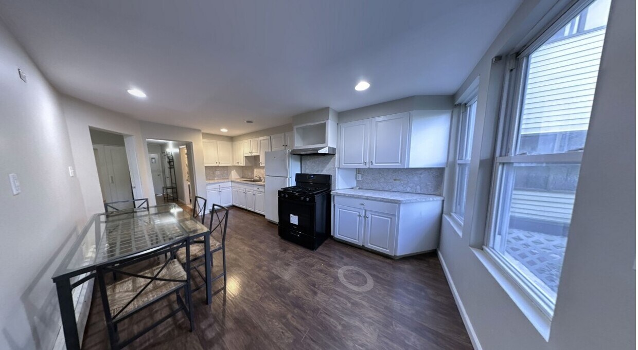 Foto principal - 145 Cottage St
