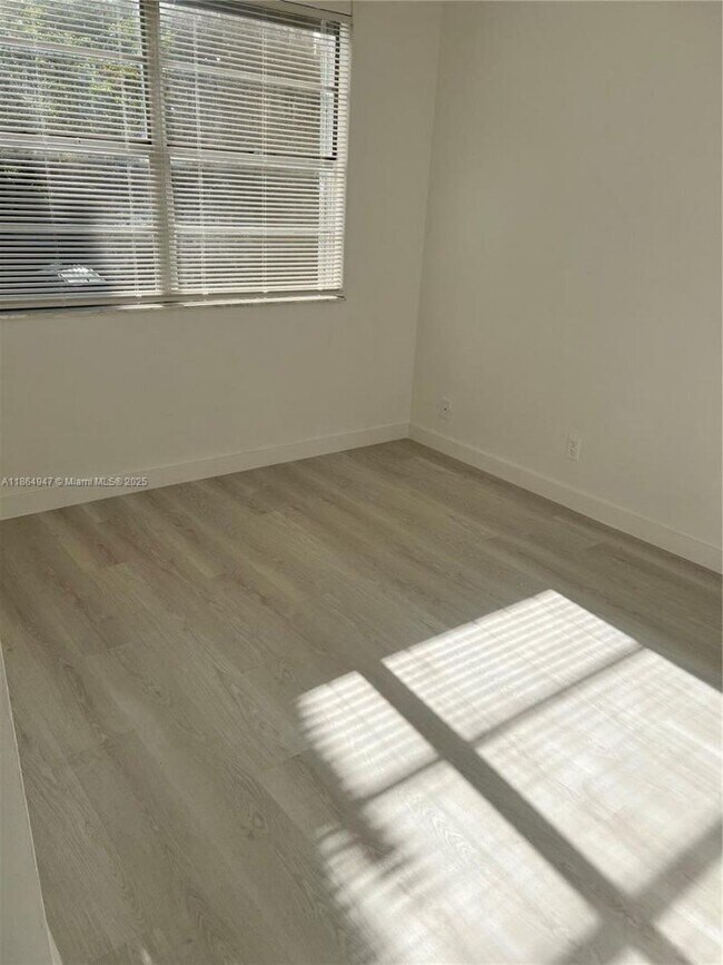 Foto del edificio - 3621 NW 95th Ter