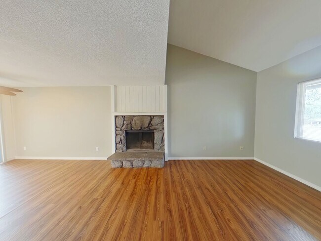 Building Photo - R Street Duplex