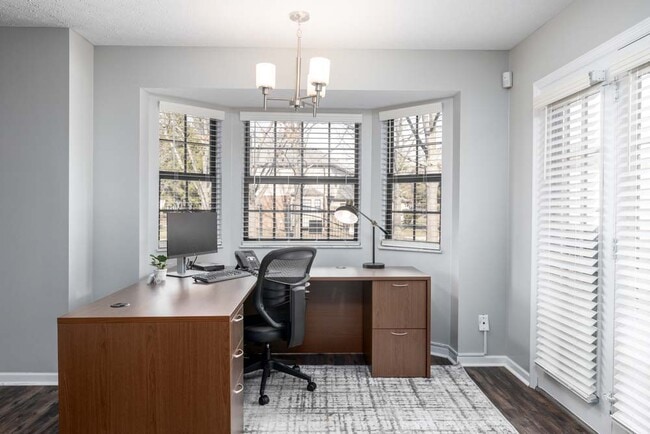 Foto del edificio - McNaughten Woods Townhomes