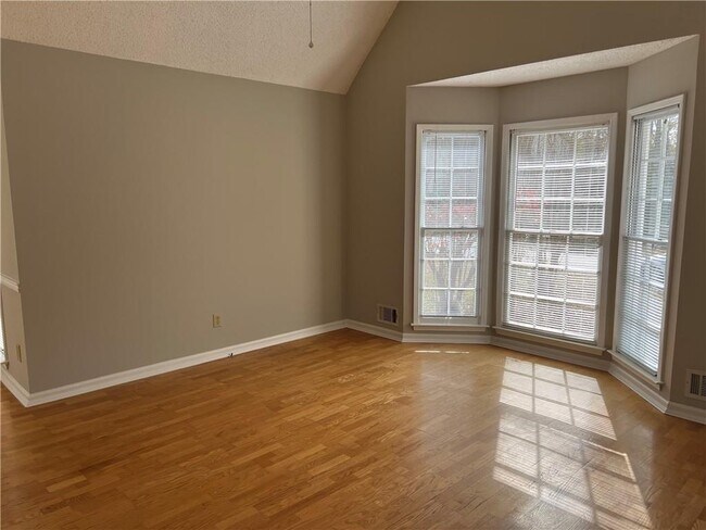 Building Photo - 612 Sutton Way SW