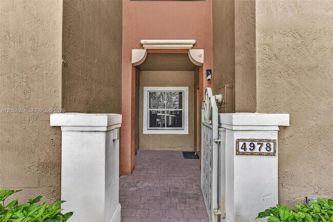Foto del edificio - 4978 White Mangrove Way E