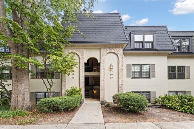 Building Photo - 69 Chaumont Square NW