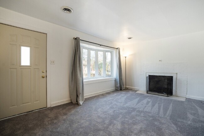 Foto del edificio - 7709 Ravine Dr