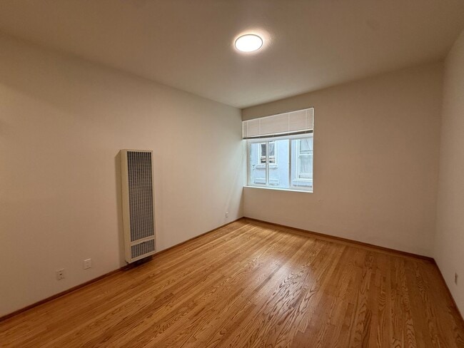 Building Photo - 748 Jackson St