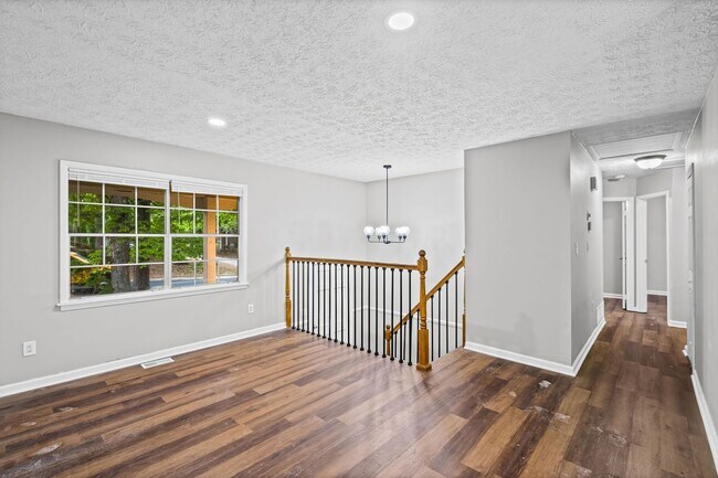 Building Photo - 3100 Fern Valley Dr SW