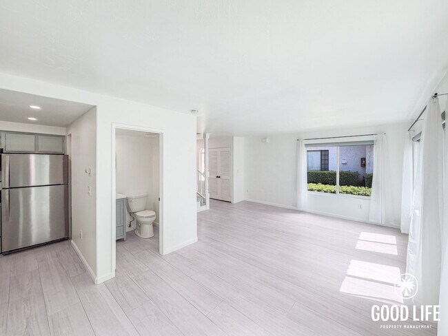 Foto del edificio - SD: Spacious 2BD/2.5BA home in Del Cerro with Fireplace, Private Balcony & 2-Car Garage