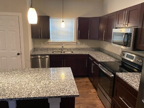 Building Photo - 1809 Belle Vue Way
