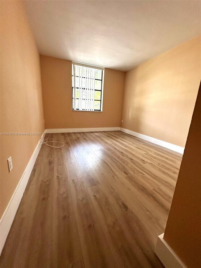 Foto del edificio - 16851 NE 23rd Ave