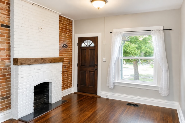 Photo - Cozy 1-Bedroom Townhouse Retreat with Granite Touches & Hardwood Elegance in Denver!