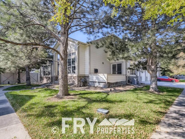 Foto del edificio - Spacious Townhome in Quiet Community