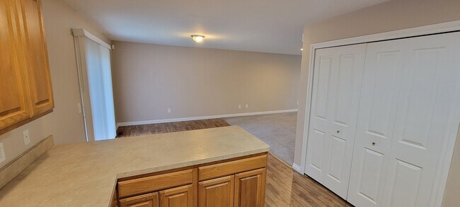 Foto del edificio - 3285 E 11 Mile Rd