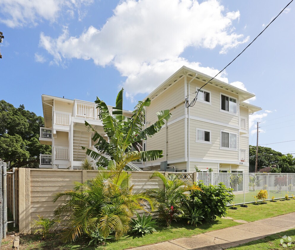 Building Photo - 2738 Leialoha Ave