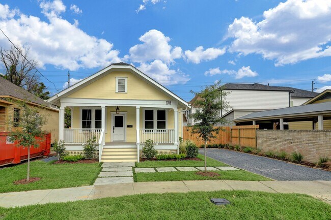 Building Photo - 2206 Gano St