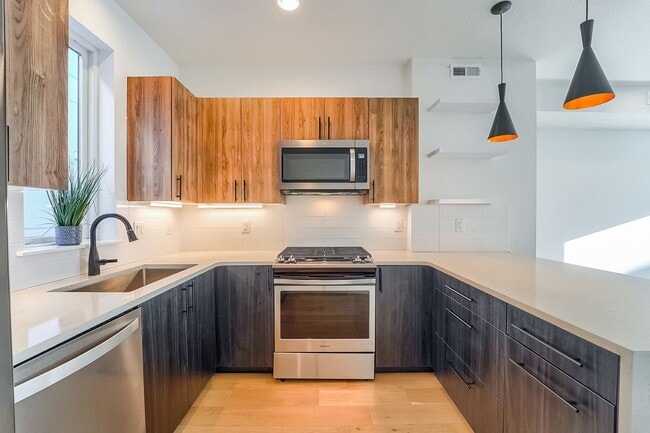 Building Photo - 2828 W 25th Ave