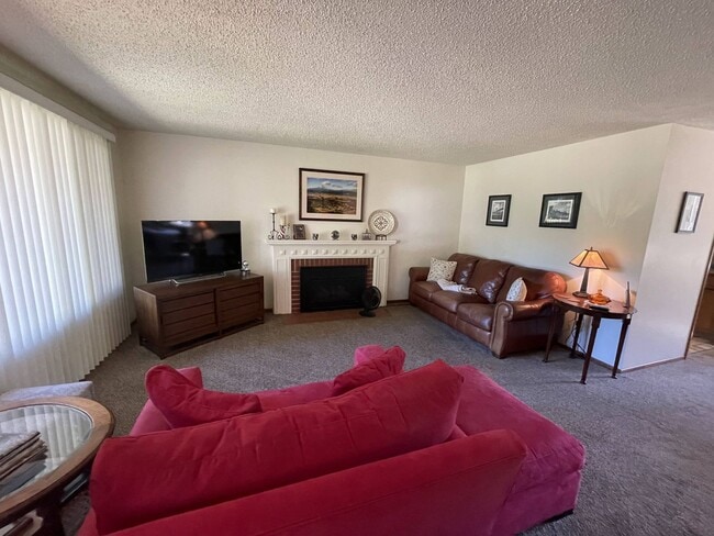 Foto del edificio - Lovely 3bed/2bath Ranch style home with HU...