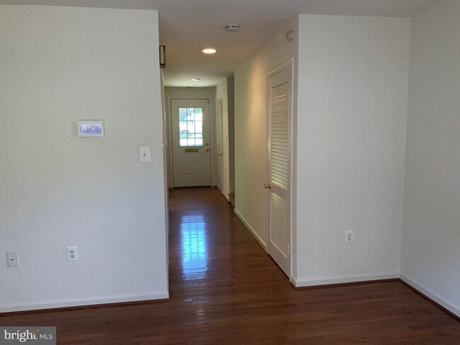 Building Photo - 747 Azalea Dr