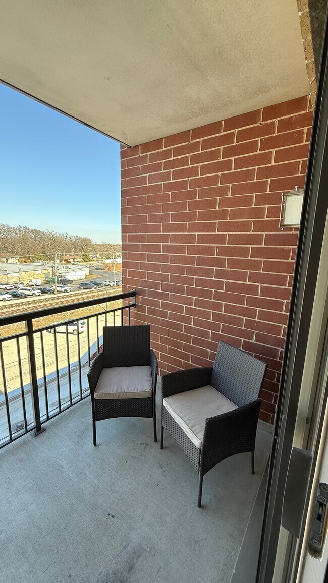 Balcón orientado al norte - 225 Main St
