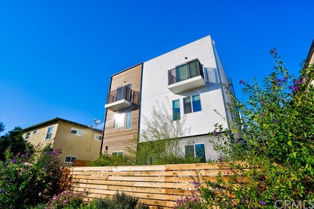 Foto del edificio - 11639 Burbank Blvd