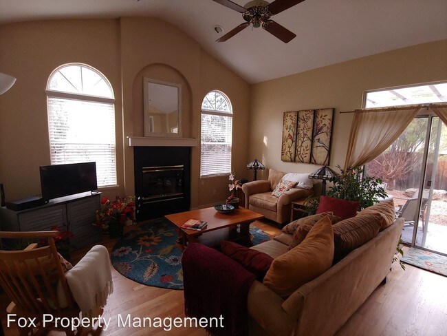 Building Photo - 4 br, 2.5 bath House - 697 Club Circle