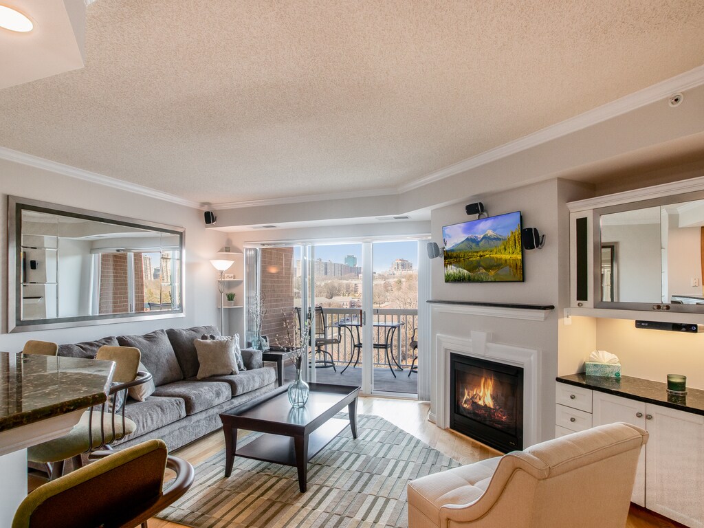 Primary Photo - 3101 N Hampton Dr