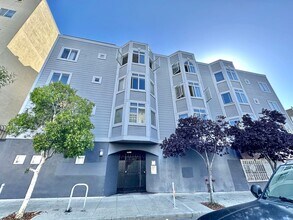 Building Photo - 195 7th St