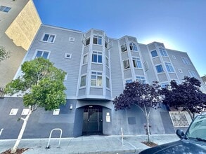 Building Photo - 195 7th St
