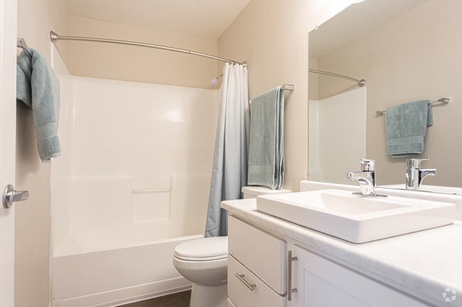 2BR, 1BA - 672 SF - Mountain Run Apartment Homes