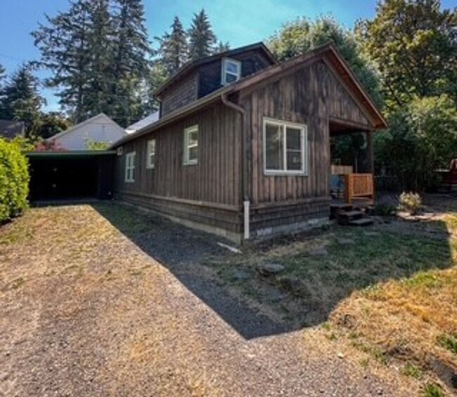 Foto del edificio - Charming 2-Bedroom Home with Bonus Loft & ...