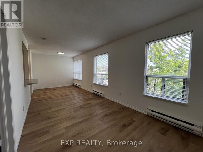 Building Photo - 102-102 Greensides Ave